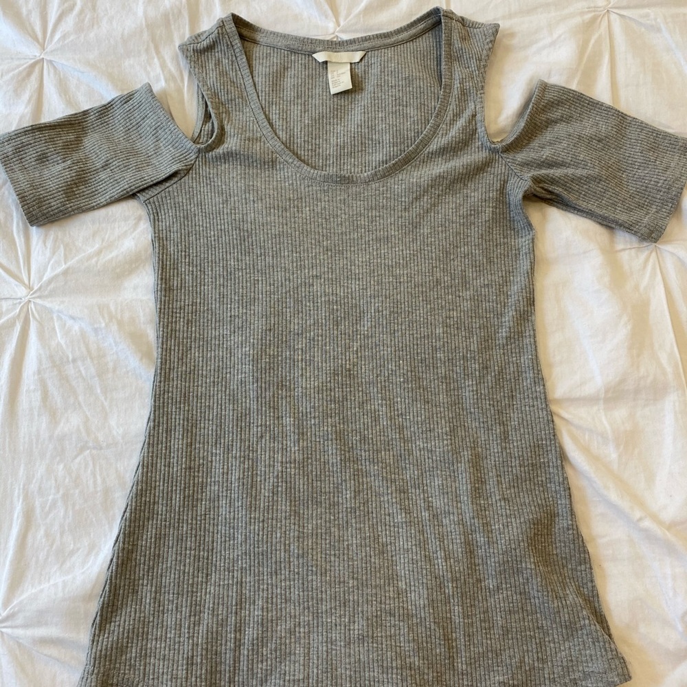 Grey shoulder cut out shirt